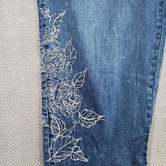 Lane Bryant Jeans 22 Girlfriend Crop Midrise Flex Magic Blue Stretch Denim NWT - Picture 8 of 16